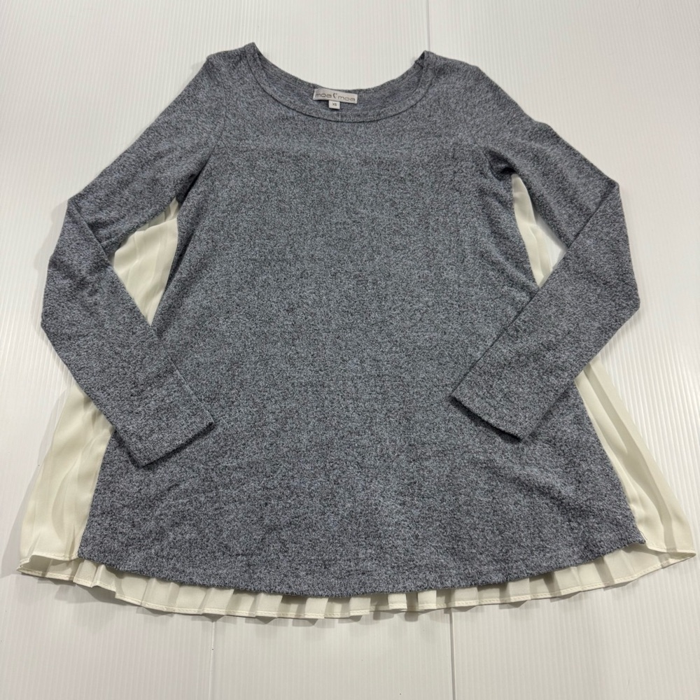 226. Women’s Moa Moa Heather Gray Knit Top w/ cute pleated back (XS)